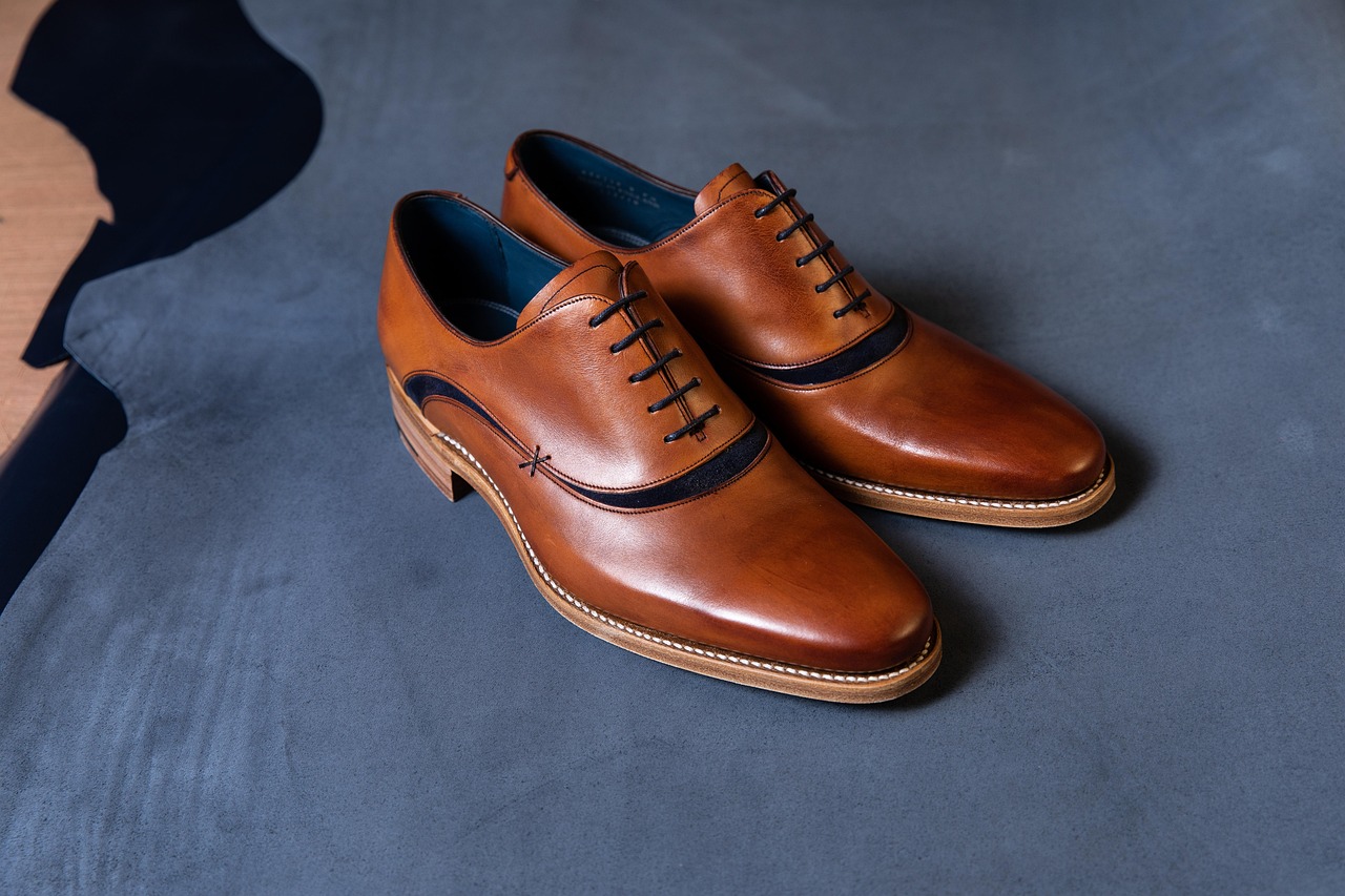 entdecken sie unsere große auswahl an schuhen für damen, herren und kinder. von eleganten business-schuhen bis zu bequemen sneakern – hier finden sie garantiert das passende paar für jeden anlass.